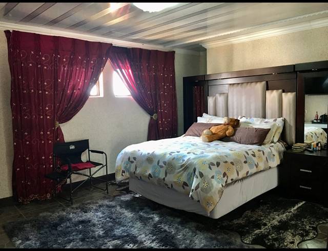 5 BEDROOM HOUSE FOR SALE IN SERALA VIEW